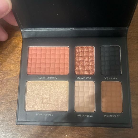 Doucce Elegant Black Cosmetic Case - Picture 2 of 2